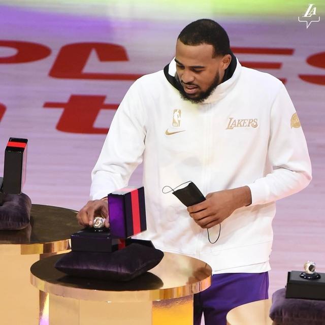 湖人队球员家庭喜迎新生婴儿分享喜悦的简单介绍