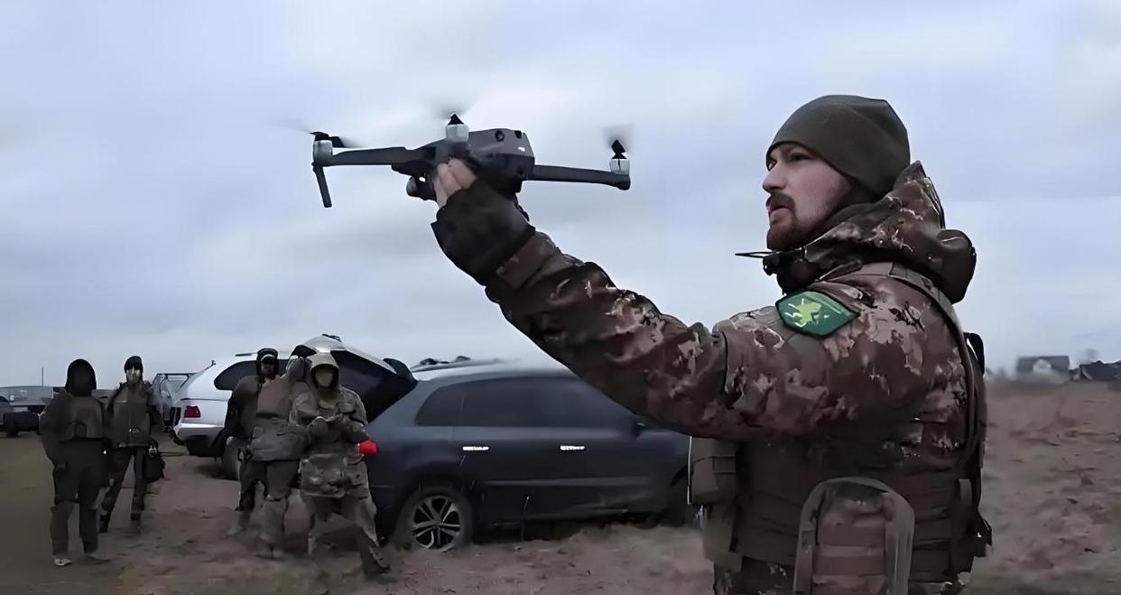 红蓝军团争锋相对，激情角逐难分胜负的简单介绍