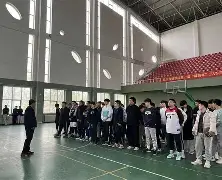 关于篮球赛场上的精彩瞬间令人目不转睛的信息